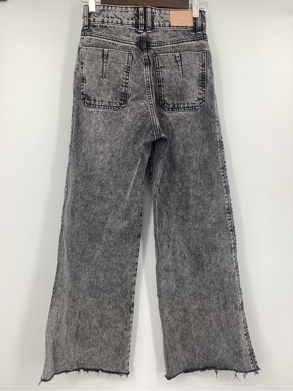 Zara High-Waist Wide-Leg Crop Jeans Grey Acid-Wash - Picture 2 of 10